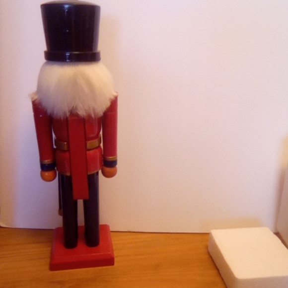 No Longer For Sale Sorry .Vintage Traditions 15" Solid wood nutcracker - Picture 6 of 7